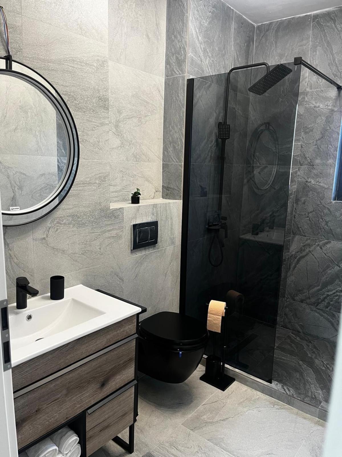 K&K Apartements Craiova Kültér fotó